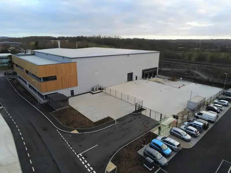 Modern Warehouse Unit for Lease - 44 Parking Spaces, Secure Yard