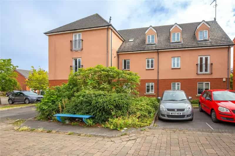 2 Bedroom Apartment for Sale - Modern Apartment with Off-Street Parking