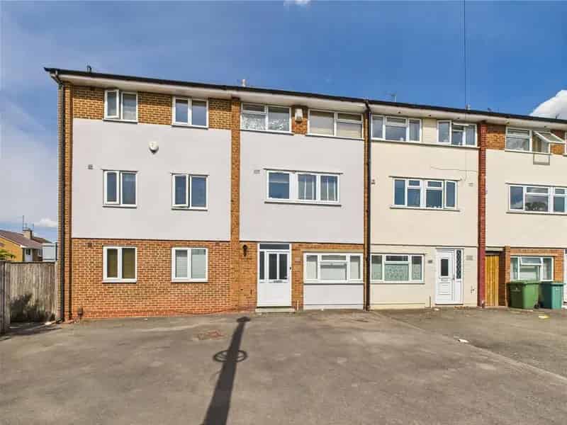 5 bedroom terraced house for sale