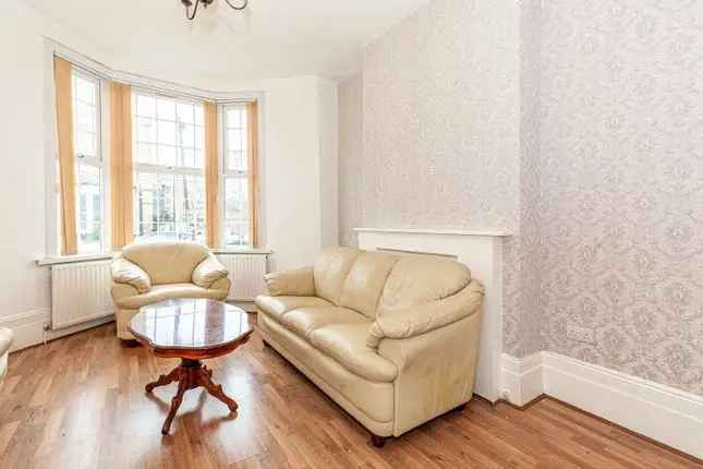 Terraced House to Rent in London E5