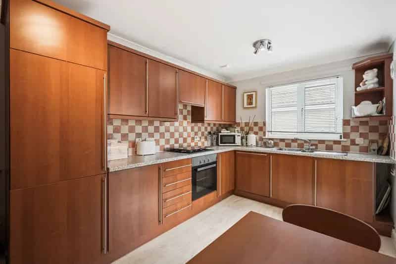 Spacious Detached Bungalow with Conservatory and Garage