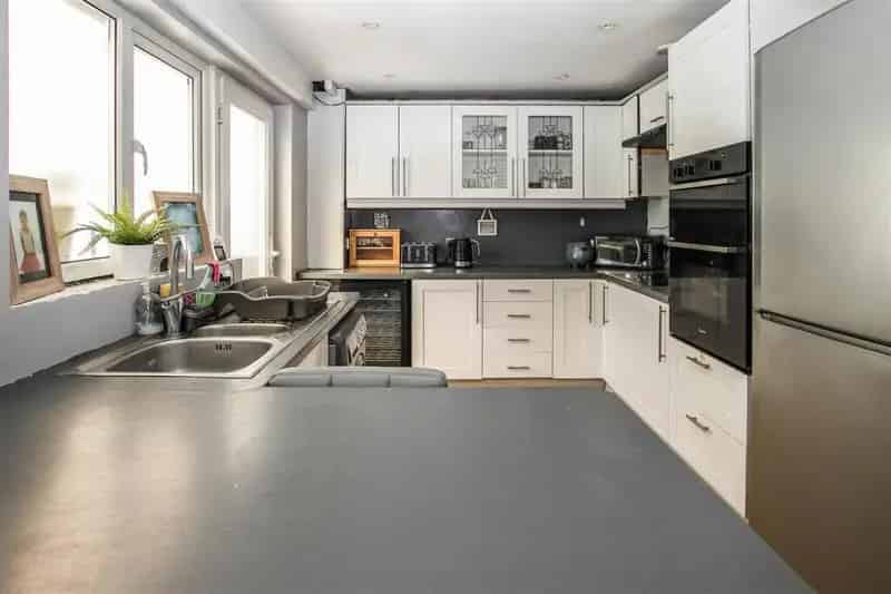 3 Bedroom Terraced House for Sale in Kelvedon Hatch