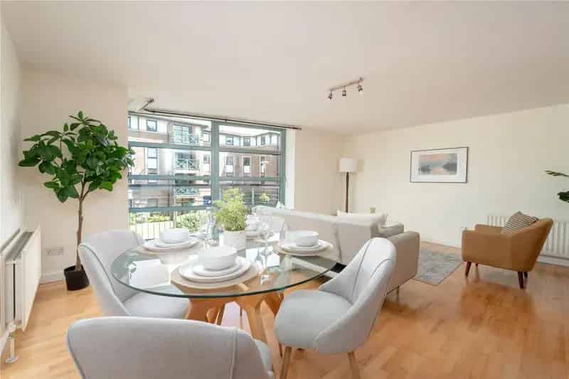 2 Bedroom Flat for Sale in Edinburgh Fettes