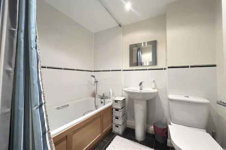 2 Bedroom Semi-Detached House Sherfield Park Basingstoke Reading