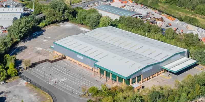 Modern Warehouse To Let - 8m Eaves, 94 Parking Spaces