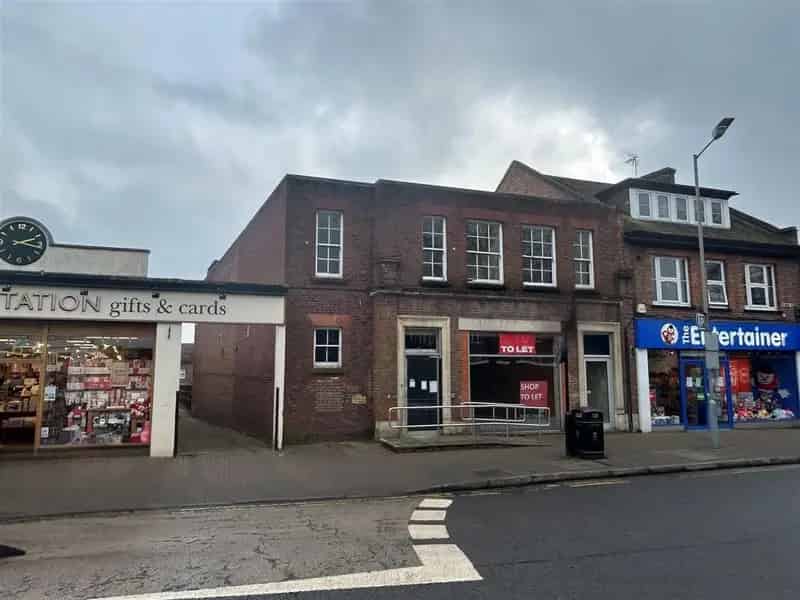 Amersham Bank Premises To Let - Prime Location