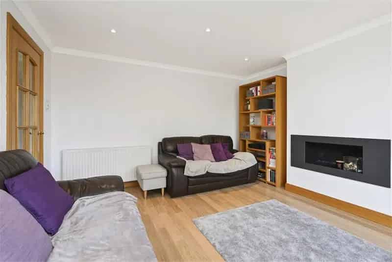 3 Bed Detached House with Conservatory - Penicuik