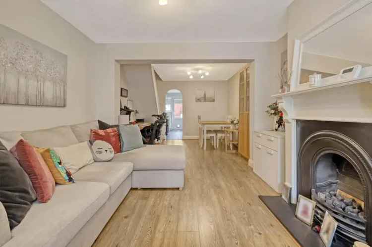 2 Bedroom Terrace House near Brentwood Station