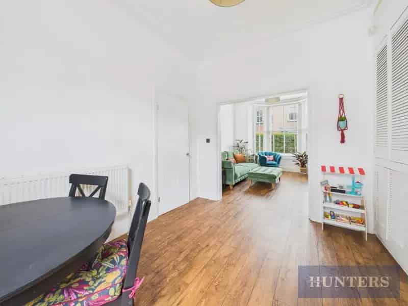 3 bedroom House
 For Sale 
Total Size: 982 SQ FT