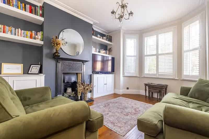 2 Bedroom Maisonette for Sale Near Surbiton and Kingston