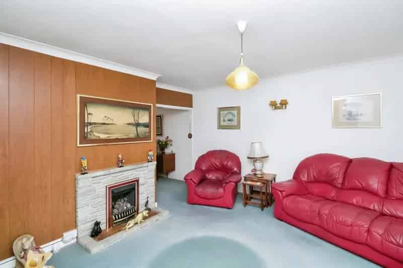 3 Bedroom Semi-Detached House - Driveway Garage Family Bathroom
