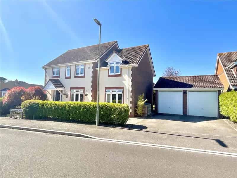 2 Bedroom Bungalow Barton on Sea South Facing Garden Near Cliff Top