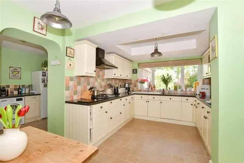 3 Bed Detached House For Sale Near Transport Links