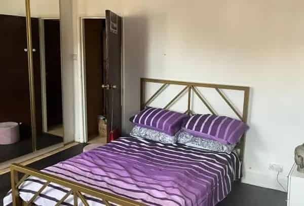 Spacious Modern 1 Bedroom Flat with Free Parking