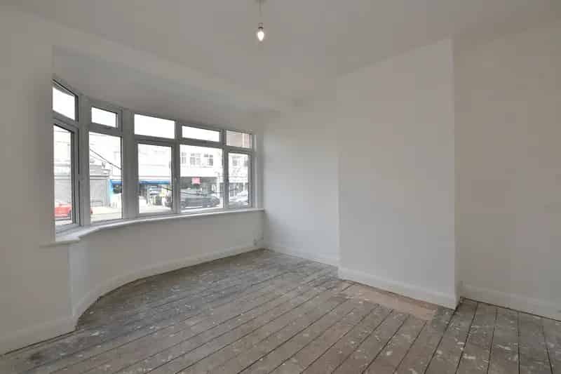 2 bedroom maisonette for sale