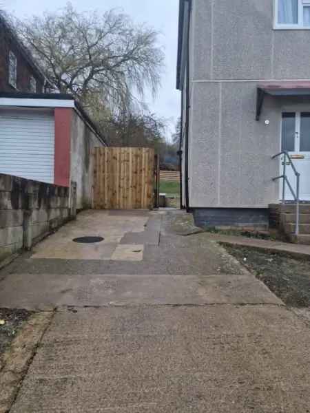 3 Bed House Large Garden Driveway Swap