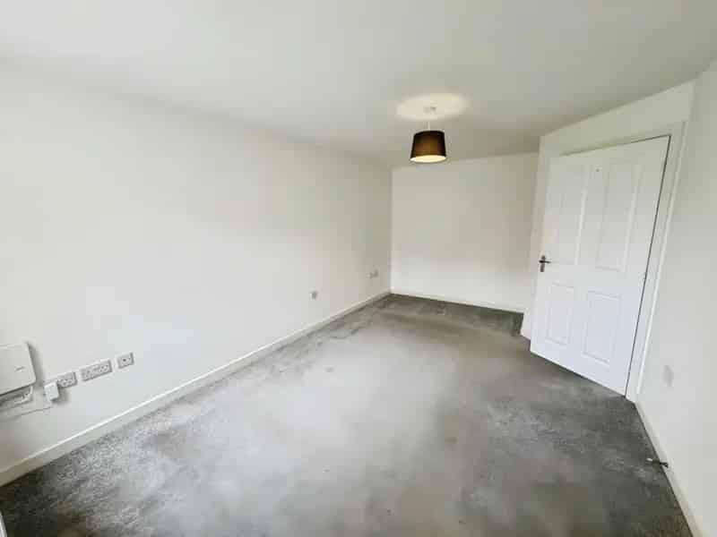 3 Bedroom Detached House To Let