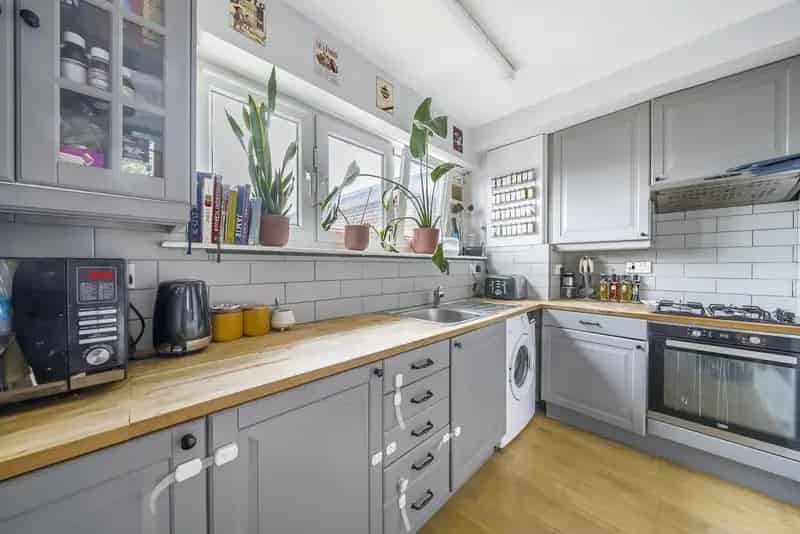 2-Bedroom Apartment near Stockwell Station