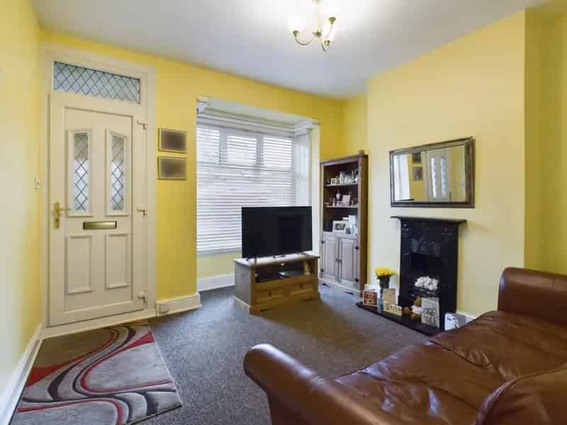 2 bedroom end of terrace house to rent