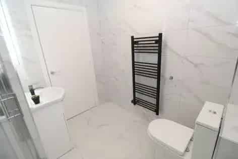 1 Bedroom Flat Cardiff Modern Luxury Renovation High Speed Broadband