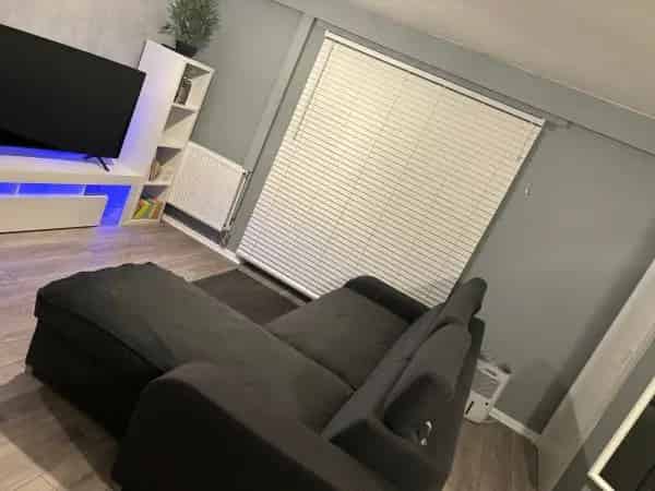 Refurbished 2 Bedroom Ground Floor Flat with Garden