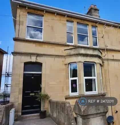 2 Bedroom Flat Near Bath Spa Rail Station