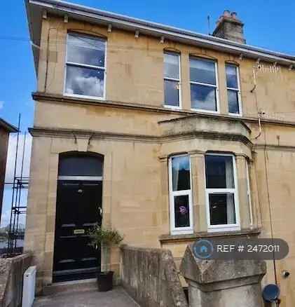 2 Bedroom Flat Near Bath Spa Rail Station