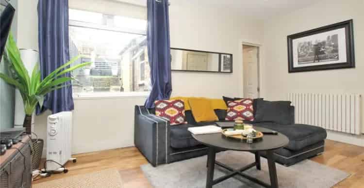 2 Bedroom House For Sale Buy to Let Opportunity