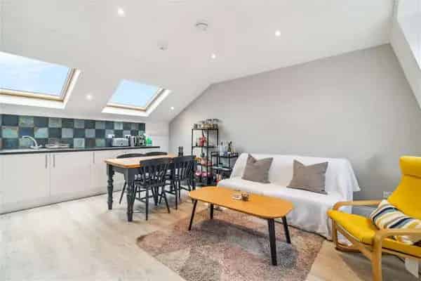 Two Bedroom Flat with Private Terrace Northcote Road London