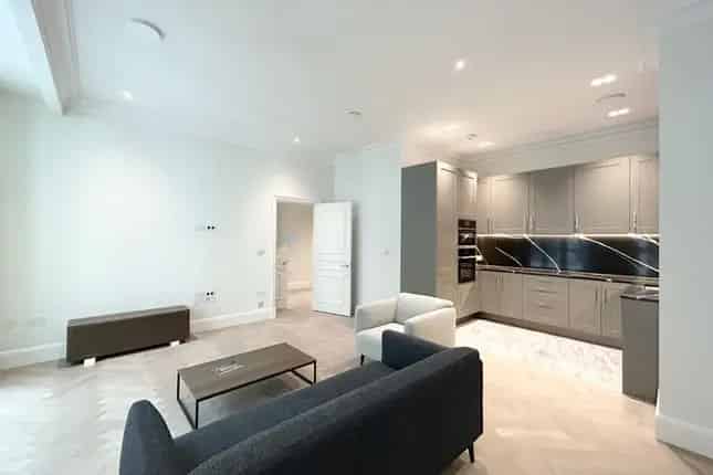 Duplex for Sale in London SW1P