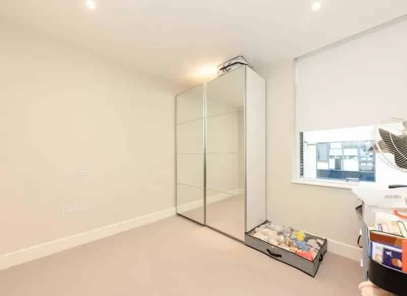 2 Double Bedroom Flat Queen's Park  Allocated Parking