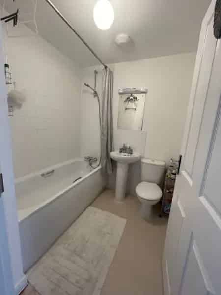 4 Bed Detached House Near Schools and Shops