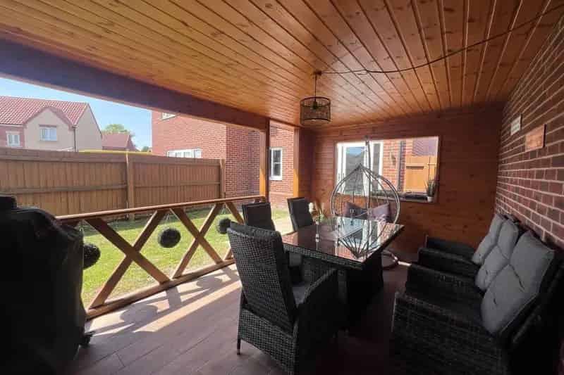3 Bedroom Semi-Detached House with Parking and Garden