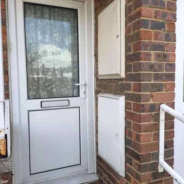 Flat For Rent in Gravesham, England