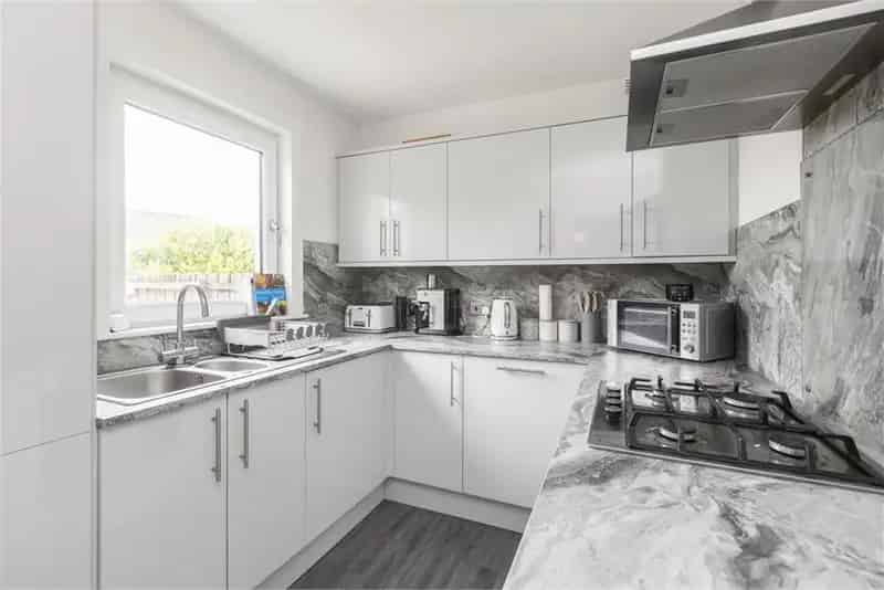 2 Bed Semi Detached House Near Amenities and Schools