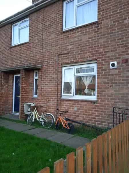 Large 4 Bed House with Outbuildings and Secure Gardens