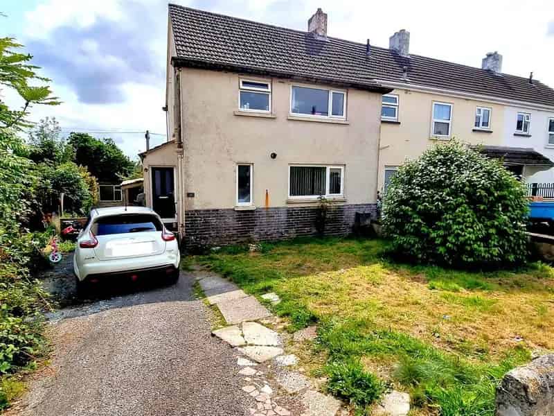 3 Bedroom End Terrace House For Sale