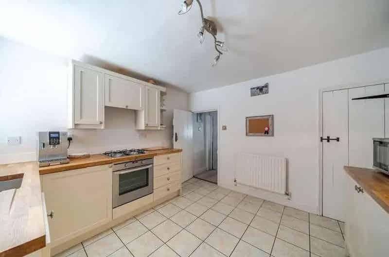 2 Bed Period Cottage Send Surrey Garage Parking