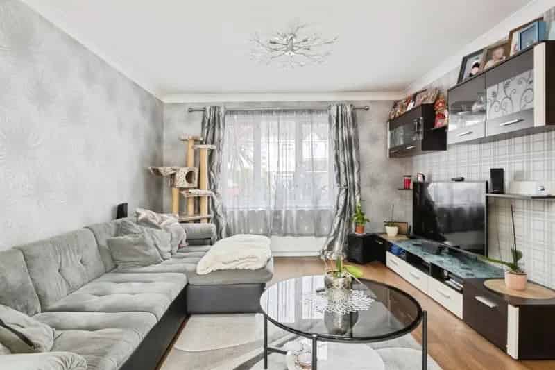 3 Bedroom House with Garage and Garden