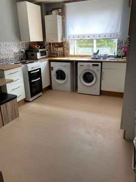 Flat For Rent in Brentwood, England