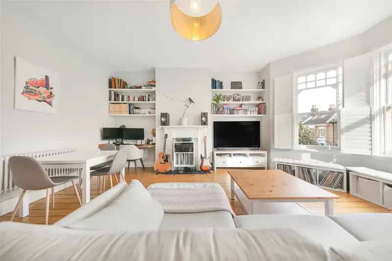 2 Bedroom Apartment for Sale Osbaldeston Road London
