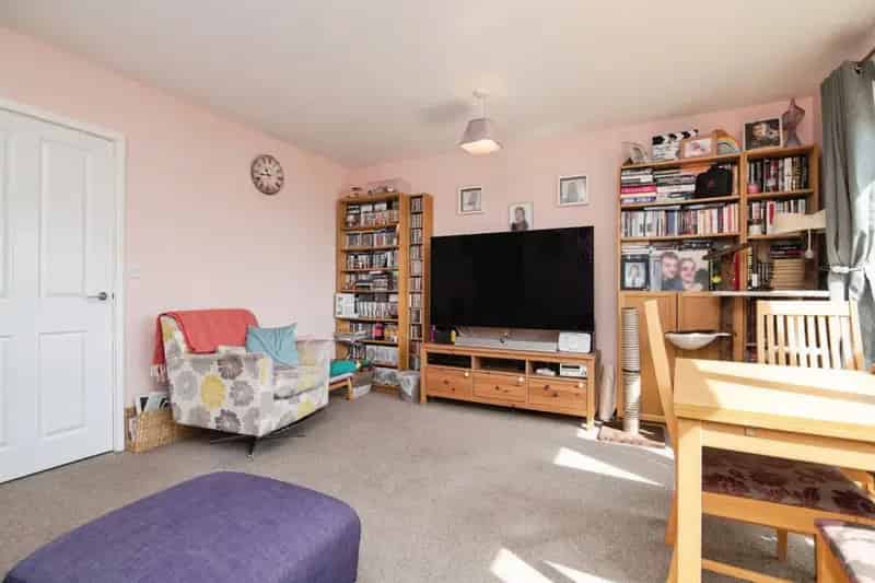 Three Bedroom Semi-Detached Home with Double Carport and Balcony