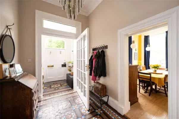 Spacious Victorian Apartment with Private Garden and Parking