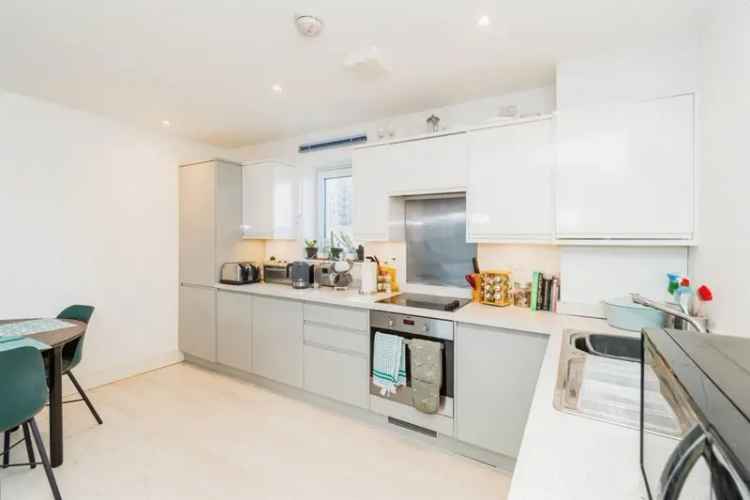 3 Bed Apartment Meridian Waterside Development Southampton
