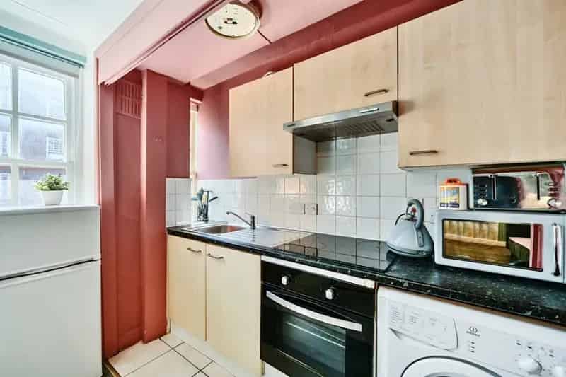 Studio Flat near Marble Arch  Excellent Transport Links and 24 Hour Porterage