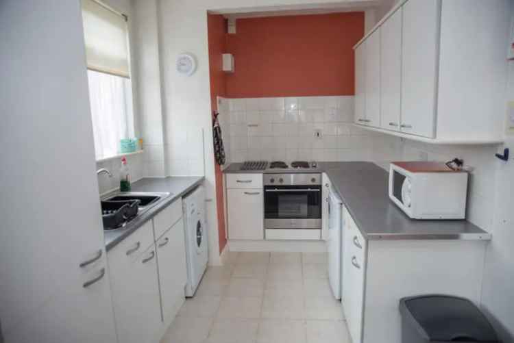 4 bedroom semi-detached house to rent