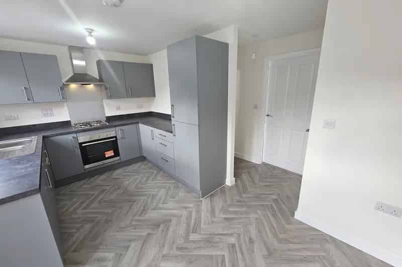 4-Bed House with 2 Bathrooms Landscaped Garden Zero Deposit Available