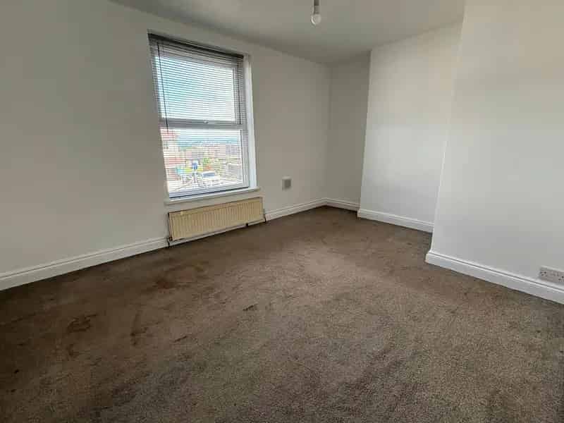 Two Bedroom End Terrace House with Garden