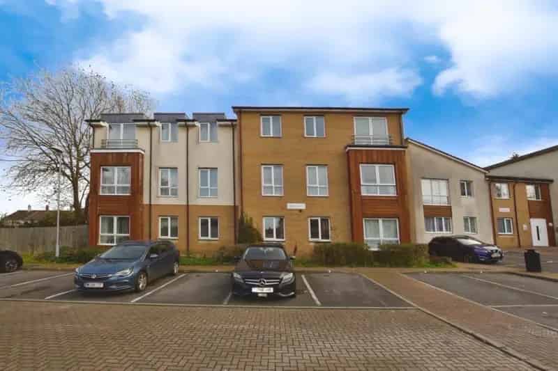 2 Bedroom Flat For Sale BS13