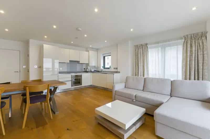 2 Bedroom River Thames Apartment with O2 Views